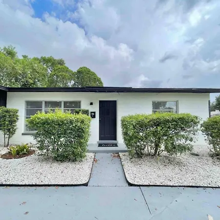 3Br Hideaway Pet-Friendly Near Downtown Villa